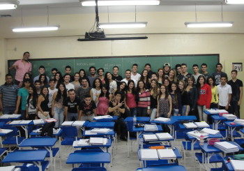PREPARATÓRIOS PARA O ENEM ATRAEM ALUNOS DA REGIÃO